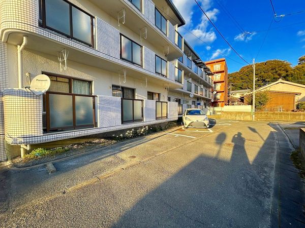 アンピール諸岡 駐車場 アンピール諸岡 駐車場