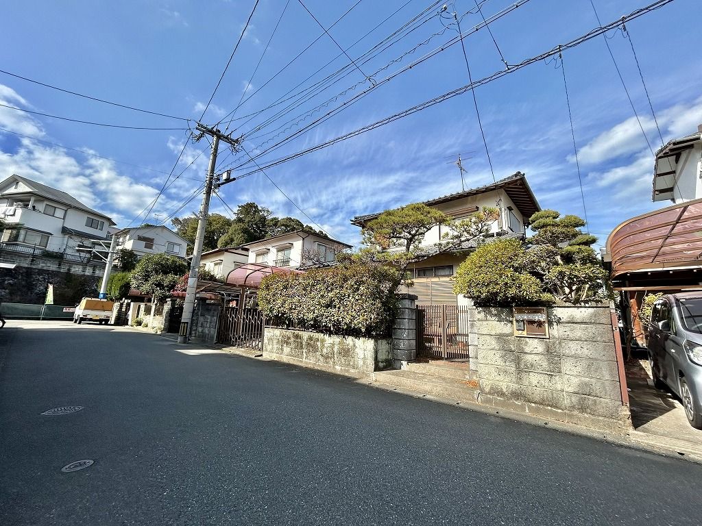 前面道路含む外観
