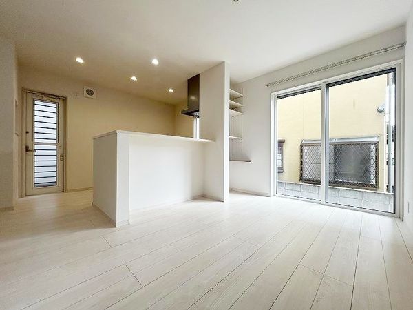 東区多々良二丁目 戸建 リビング