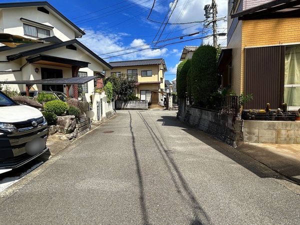前面道路含む外観