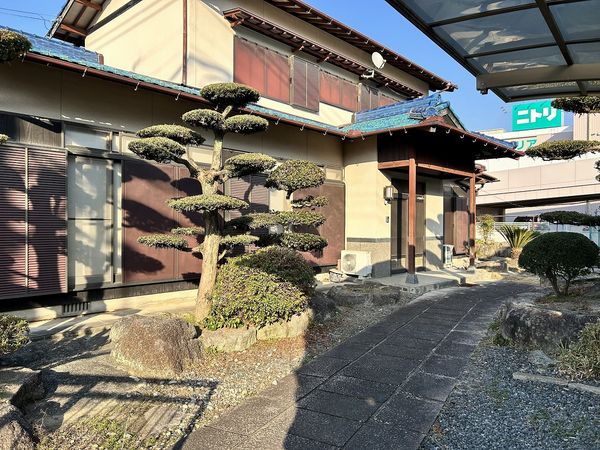 前面道路含む外観