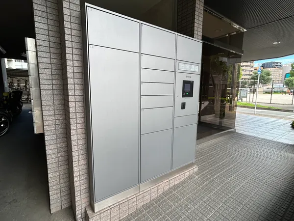 不在時にも荷物の受け取りが便利な宅配ボックス付