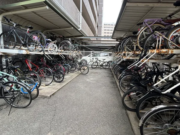 駐輪台数をたっぷり設けた二段式駐輪場あり