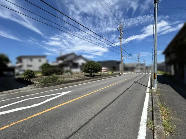 東側前面道路