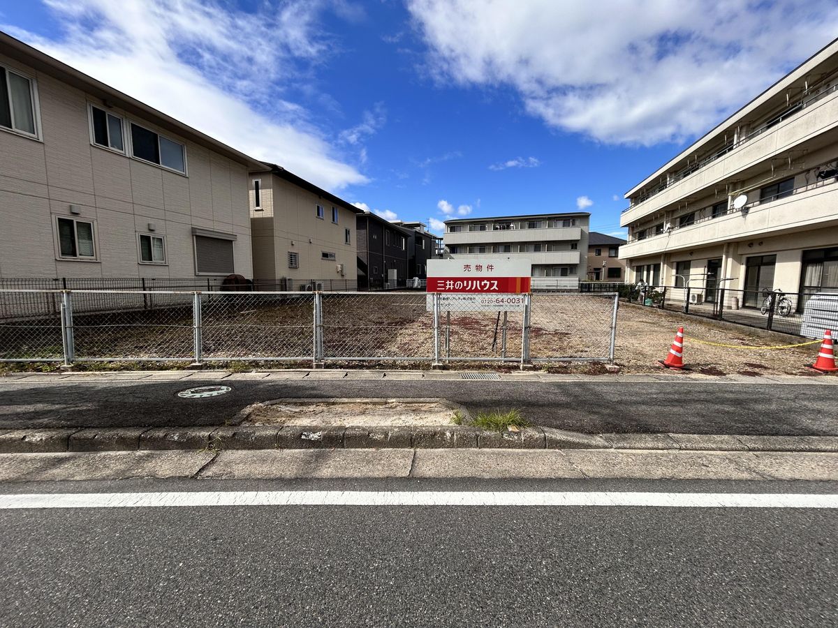 前面道路含む外観