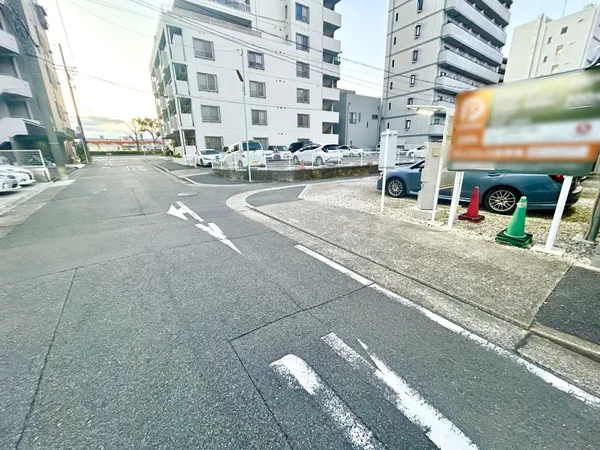 道路は西側約1.9ｍ公道、南側約7.9ｍ公道に接道しています。