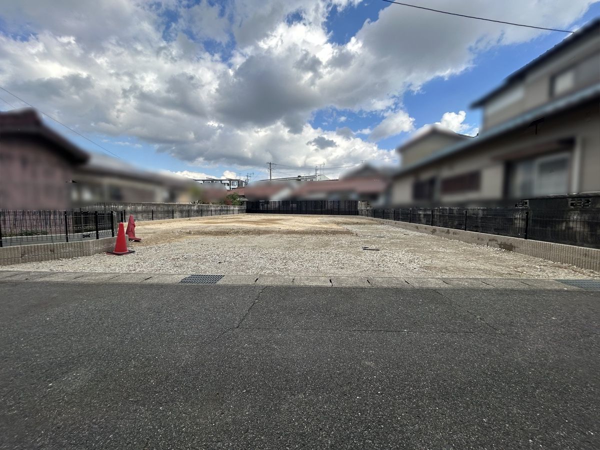 前面道路含む外観