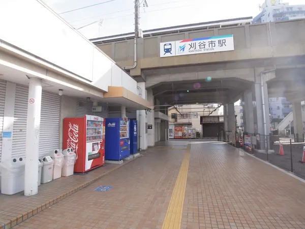徒歩8分。