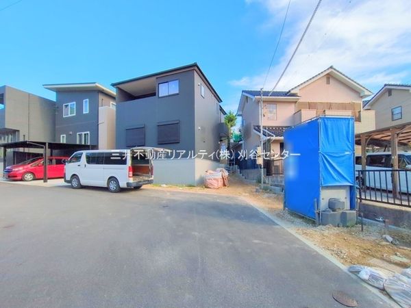 刈谷市高須町坤 1号棟 前面道路含む外観