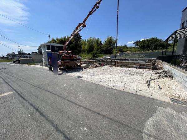 前面道路含む外観