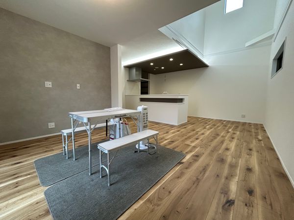 刈谷市野田町北菰神 1号棟 リビング