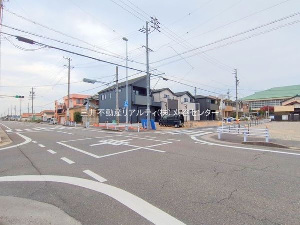 高浜市沢渡町三丁目 新築戸建 2号棟 前面道路含む外観