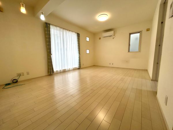 刈谷市稲場町6丁目 戸建 リビング