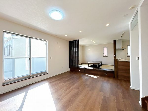 刈谷市半城土中町3丁目 戸建 リビング リビング