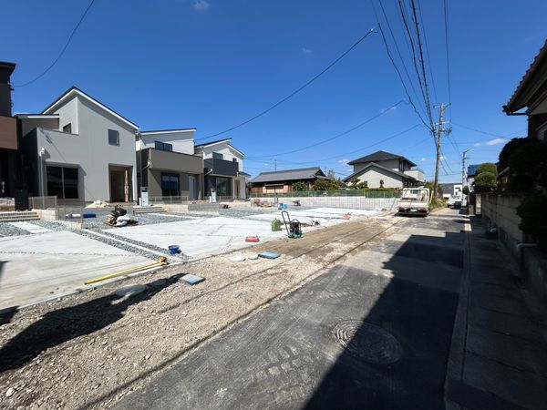 高浜市本郷町3丁目 新築戸建2号棟 前面道路含む外観 高浜市本郷町3丁目 新築戸建2号棟 前面道路含む外観