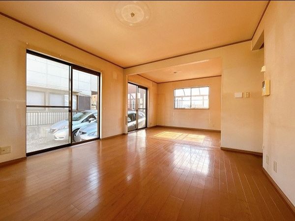 高浜市八幡町2丁目 リビング