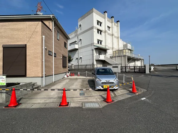 2017年11月築南向き角地の明るい4LDK。JR緒川駅徒歩12分。収納充実で住環境良好。