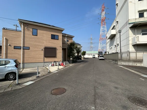 2017年11月築南向き角地の明るい4LDK。JR緒川駅徒歩12分。収納充実で住環境良好。