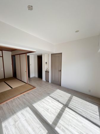 ロイヤルコート半田 壱番館 リビング ロイヤルコート半田 壱番館 リビング