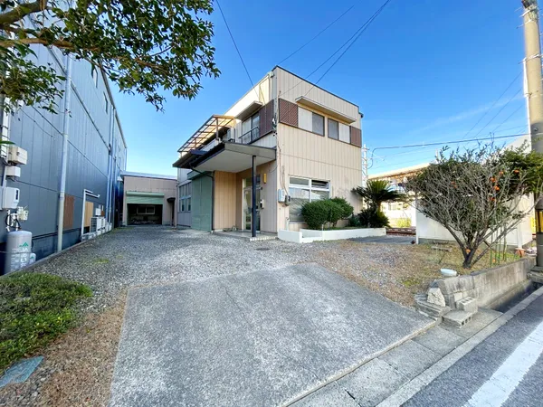 外観・１階は事務所、２階は居宅として使用可能 4LDKの物件です。物件の詳細・ご相談は三井のリハウス刈谷センターまで、お気軽にお問い合わせください。