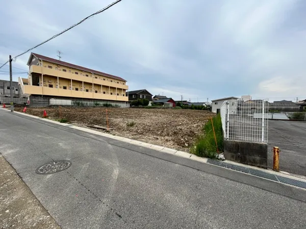 前面道路含む外観