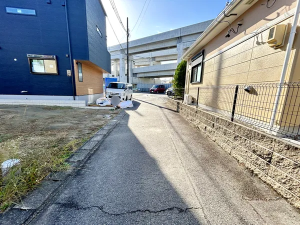 ローソン知立駅前店まで徒歩3分（約240ｍ）で買い物便利な好立地