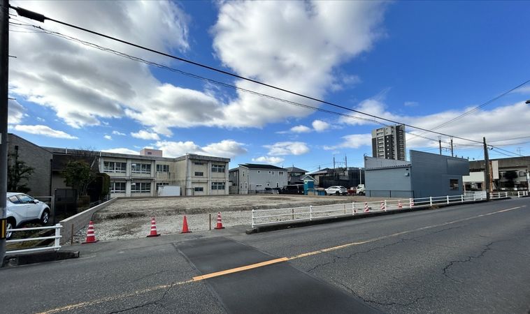 西尾市城崎町5丁目 土地 前面道路含む外観 西尾市城崎町5丁目 土地 前面道路含む外観