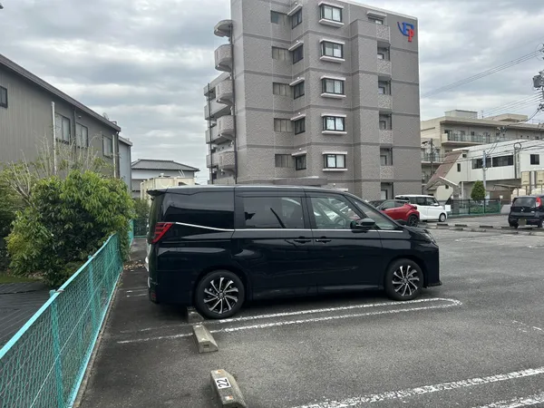 土地面積約215坪の売土地です。建築条件付売地ではないため、お好みのハウスメーカー・工務店にて建築いただけます。