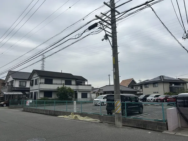 前面道路幅員は約7.0m、間口は約24.0ｍです。