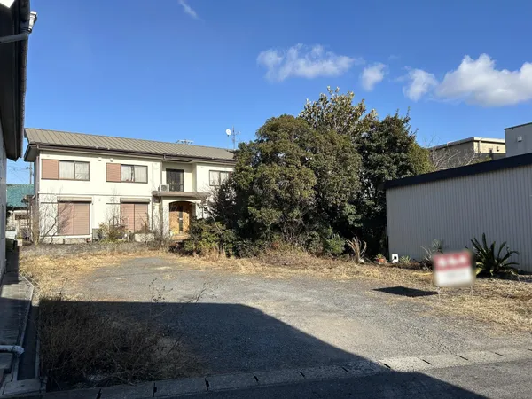 【現地写真】解体更地渡しのため、解体費の心配なし。建築・予算の計画をスムーズに進められます。