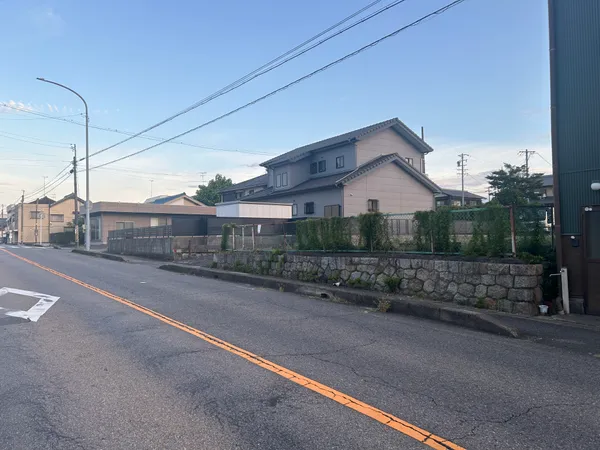 前面道路含む外観