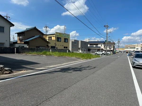 前面道路含む外観