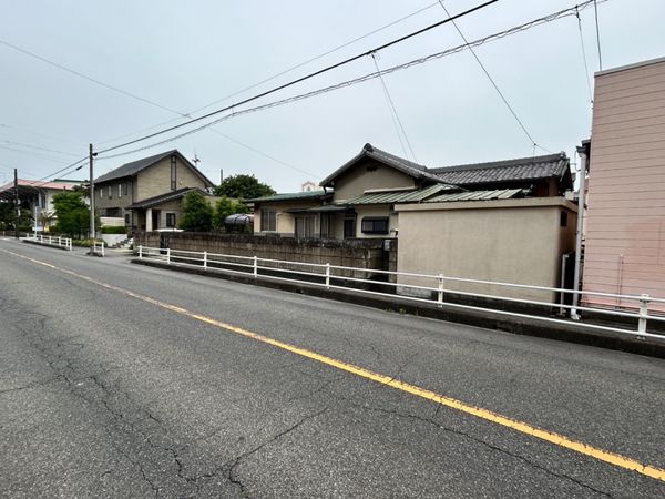 西尾市城崎町5丁目 土地 前面道路含む外観 西尾市城崎町5丁目 土地 前面道路含む外観