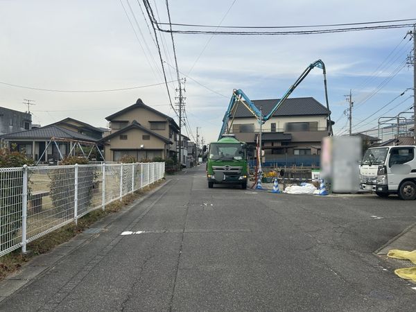 前面道路含む外観