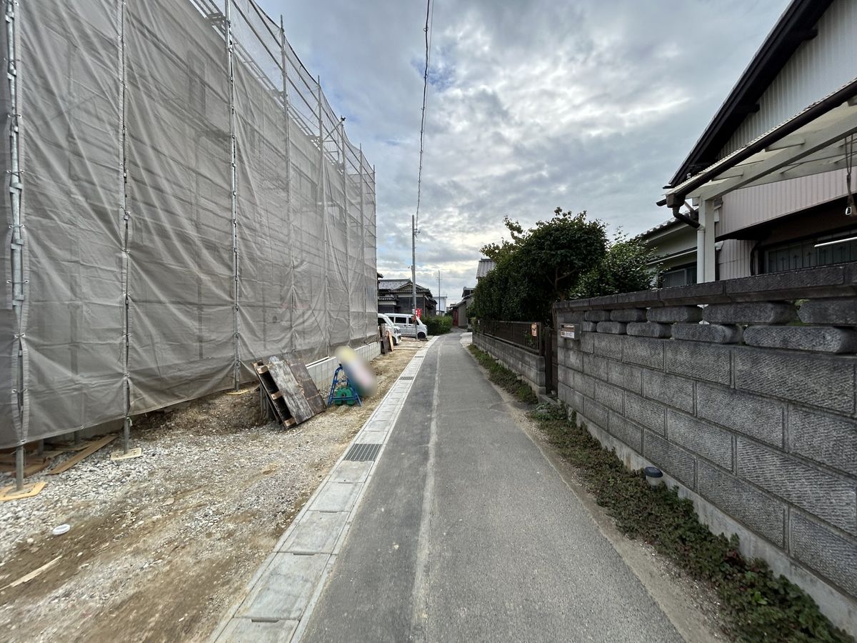 前面道路含む外観