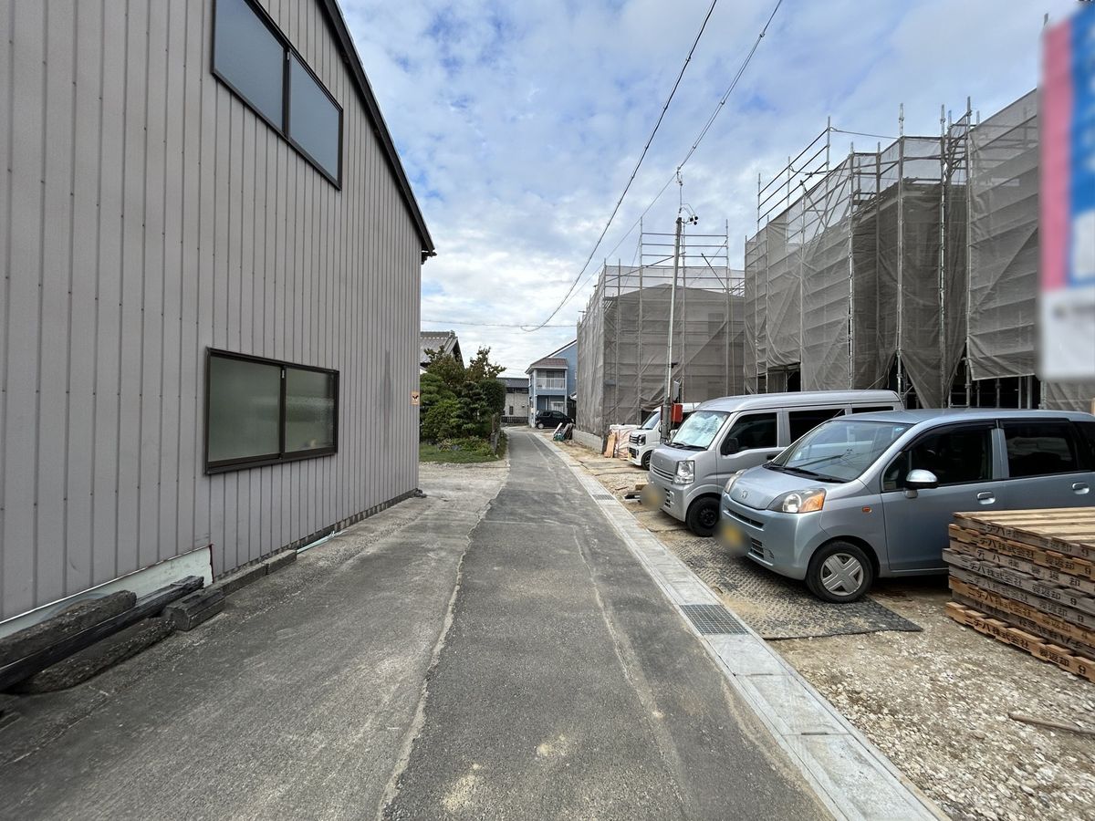 前面道路含む外観