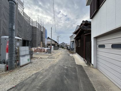 前面道路含む外観