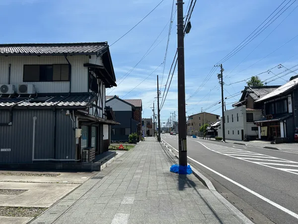 前面道路含む外観