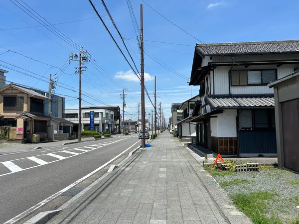 前面道路含む外観
