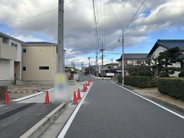 前面道路含む外観