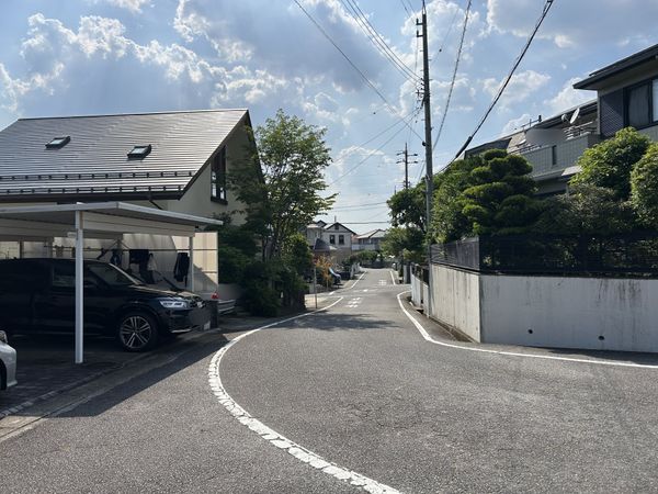 前面道路含む外観