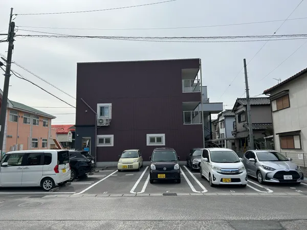 【駐車場】住戸用駐車場・店舗用駐車場それぞれ有り