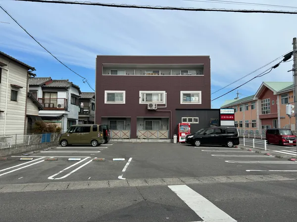 【駐車場】住戸用駐車場・店舗用駐車場それぞれ有り