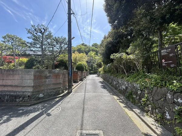 北西側前面道路