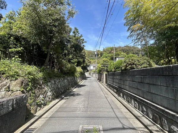 北西側前面道路