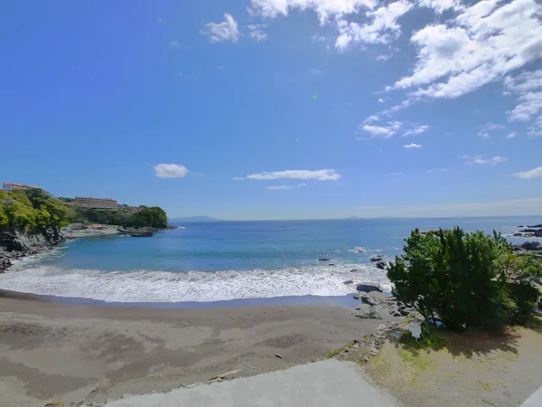 伊豆大島を望みます。