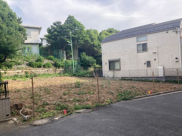 前面道路含む外観