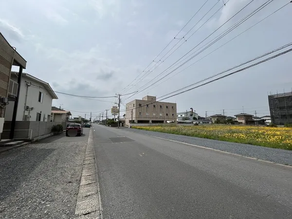 前面道路含む外観
