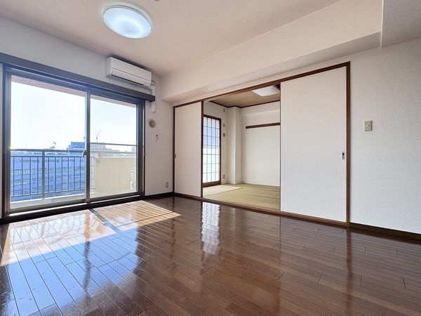 ファミール千葉公園 リビングダイニング（約11.1帖）