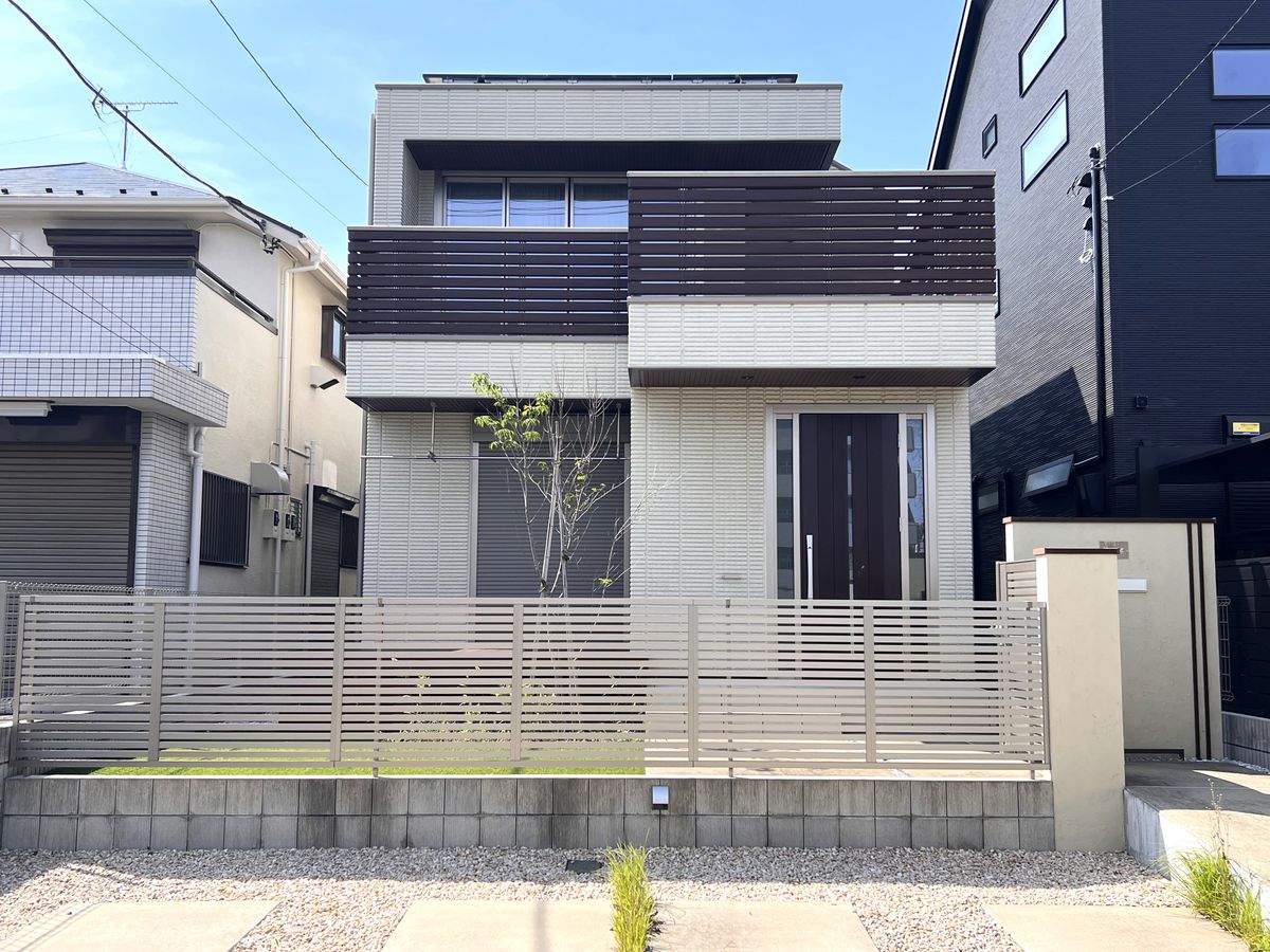 荏田南3丁目戸建 建物外観　令和3年5月築の一戸建て、駐車場2台分付きです